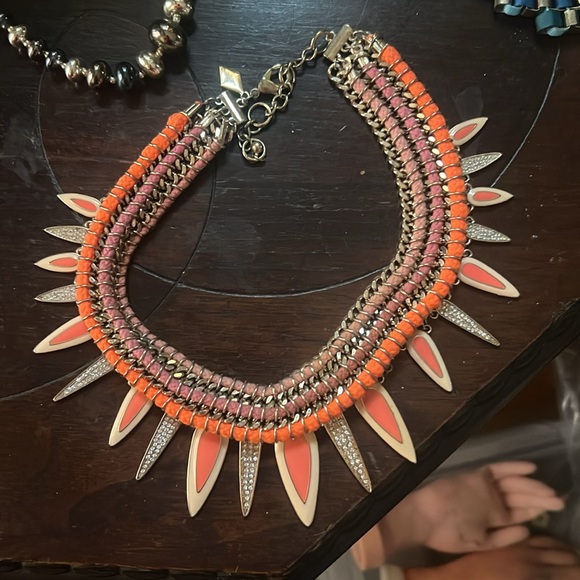 Selling the stand with 3 necklaces - Picture 4 of 4